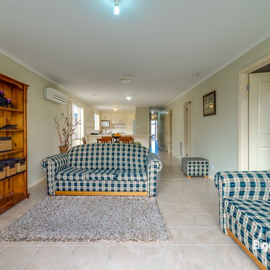 EAST FACING GEM IN A PRIME LOCATION ! - Photo 1