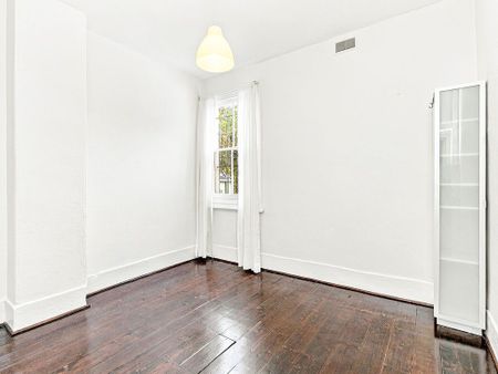 Two Bedroom Terrace Located on a quite street - Photo 2