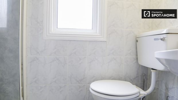 11-bedroom flat for rent in Cabra East, Dublin. - Photo 1