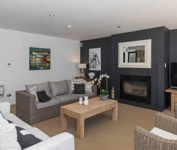 Fully furnished -ready to move in - Photo 1