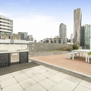 Gem in the Heart of West Melbourne - Photo 2