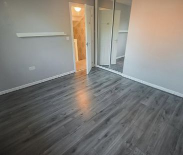 4 bedroom semi-detached house to rent - Photo 4