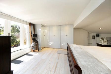 3 bedroom flat in Twickenham - Photo 4