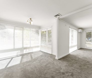 FAMILY LIVING, PERFECT BAYSIDE LOCATION - Photo 2