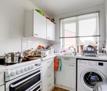 2 Bed Terraced House For Rent - Photo 3