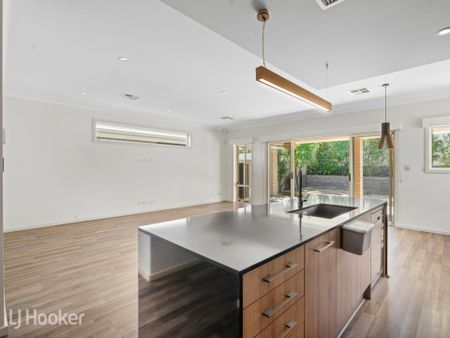 19A Sandra Avenue, ROSTREVOR - Photo 3