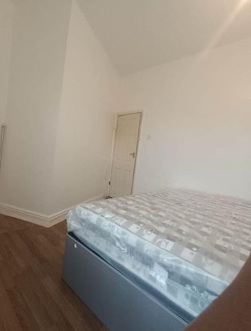 Room in a Shared House, Norway Street, M6 - Photo 2