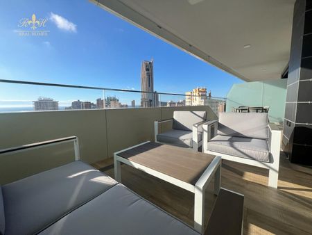 Espectacular apartamento con 2 dormitorios frente a la playa de Poniente en Benidorm - Photo 2