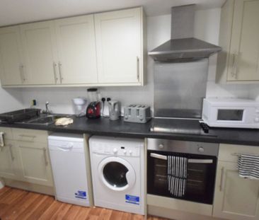 2 Bedroom Flat To Rent in Lansdowne - £1,170 pcm Tenancy Info - Photo 2