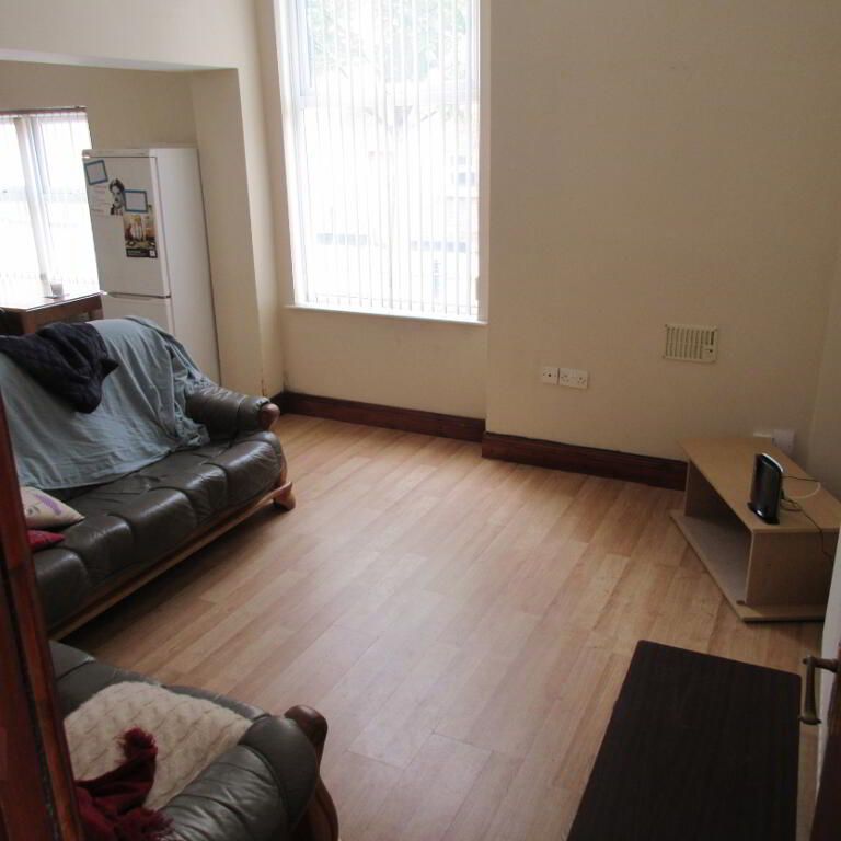 5 Bedroom House, 29 Agincourt Avenue, Queens Quarter, Belfast, BT7 1QA - Photo 1