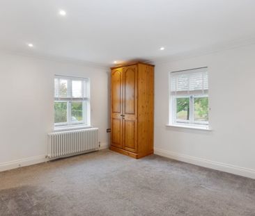 4 bedroom semi-detached house to rent - Photo 2