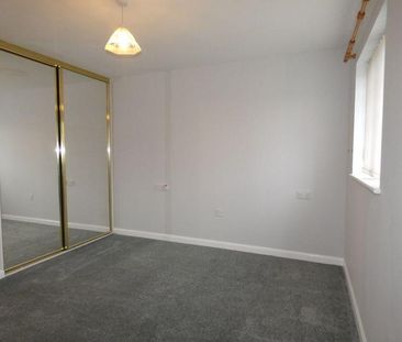 2 bedroom end of terrace house to rent - Photo 4