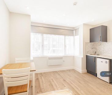 Studio to rent - Photo 2