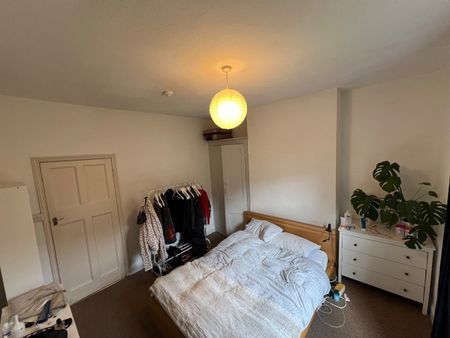 2 Bed Flat, St Andrews, BS6 - Photo 2