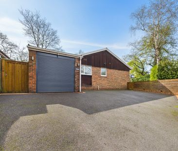 3 bedroom Bungalow in Park Road, Farnborough - Photo 1
