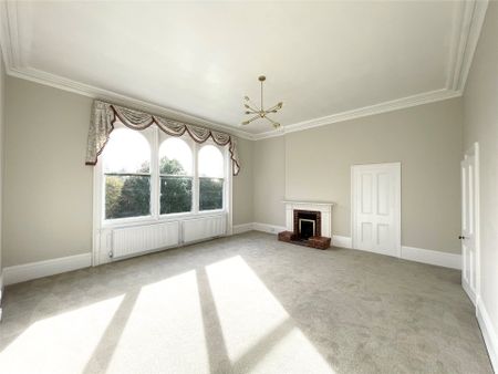 3 bedroom Flat in Sandhurst Lodge, Crowthorne - Photo 2