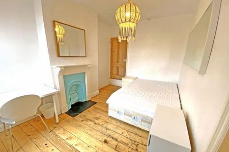 4 bedroom terraced house to rent - Photo 5