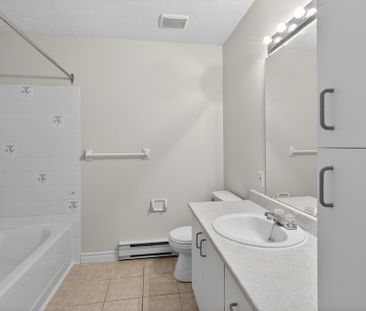 BEAU GRAND CONDO TRÉS TRANQUILLE 1300 PC - Photo 2