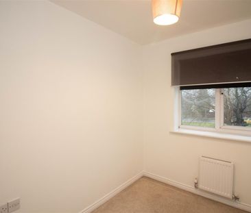 3 Bedroom House - Terraced - Photo 4