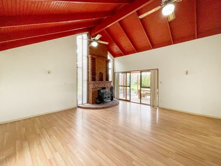 WHENUAPAI - Large 4 Bedrooms House - Photo 4