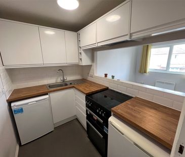 2 bedroom maisonette to rent - Photo 5