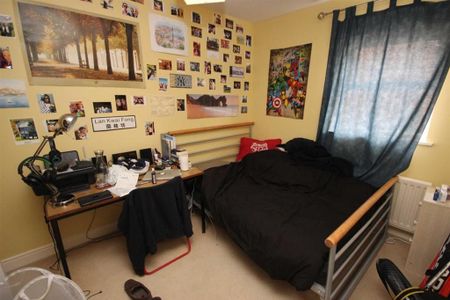 4 bedroom private hall to rent - Photo 3