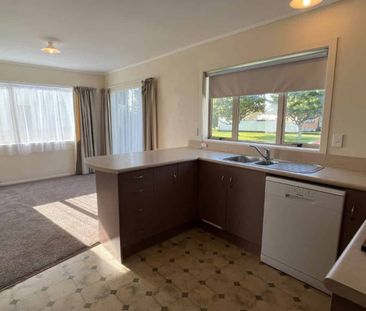 THREE BEDROOMS - HIGHBURY - Photo 1