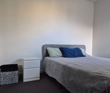 St Kilda East - Photo 5