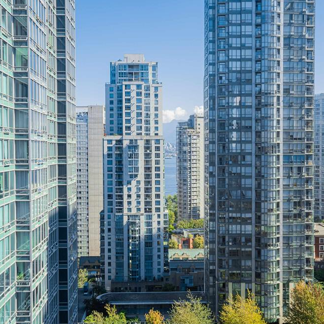 Stunning 2 Bed + Den Condo With Spectacular City Views. Two Parking Stalls - Photo 1