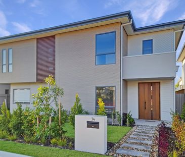 MODERN TWO STOREY FAMILY HOME! - Photo 2