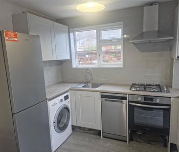 Magnolia Way, Epsom, Surrey, KT19 9LT - Photo 6