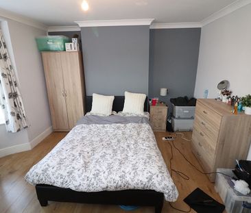 5 Bed Semi-Detached House, Sirdar Road, SO17 - Photo 1