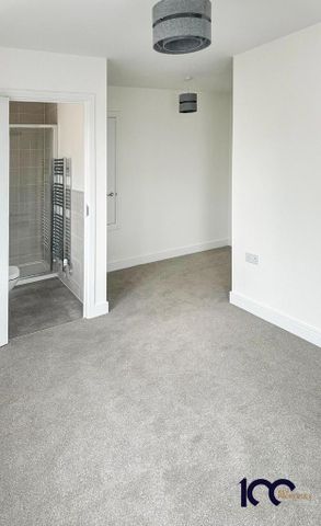 3 bedroom detached house to rent - Photo 3