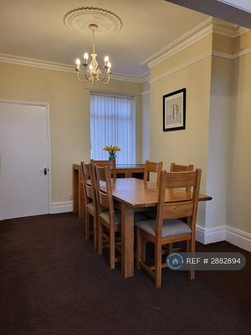 3 bedroom terraced house to rent - Photo 3