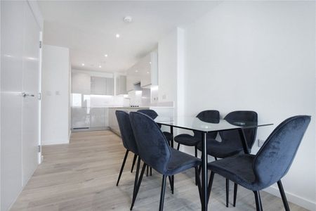 This contemporary two bedroom apartment with roof terrace is located within Wallbrook Gardens, a beautiful development benefitting from exceptional on-site amenities, communal gardens and only a 6-minute walk to Canning Town Station. - Photo 5
