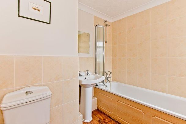 4 bedroom semi-detached house to rent - Photo 1