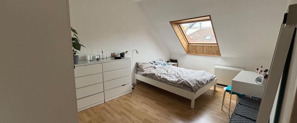 2-Zimmer-Wohnung Bornheim, Dachgeschoss - Photo 1