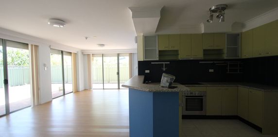 Oversized 2-Bedroom Apartment with Large Entertaining Courtyard - Photo 2