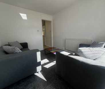 4 bedroom terraced house to rent - Photo 1