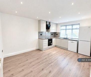 3 bedroom flat to rent - Photo 1