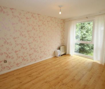 2 bed Flat for rent - Photo 4