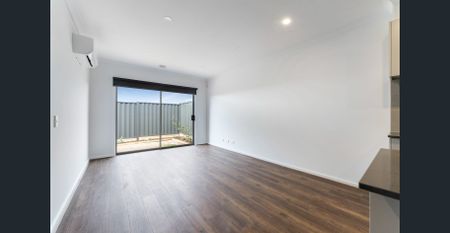 **RECEIVE ONE MONTH FREE RENT, ASK US HOW! Brand New 3-Bedroom Family Home for Lease – Cobblebank - Photo 2