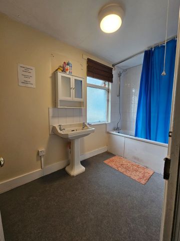 Room in a Shared House, St Pauls Road, N17 - Photo 5