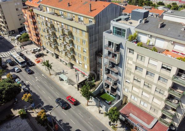 Apartamento T1 com varanda - Novo - Casa da Musica - Rotunda Boavista