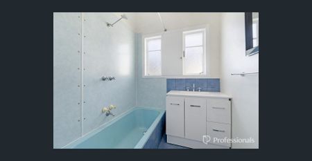 Three bedroom home + shedding - Photo 4