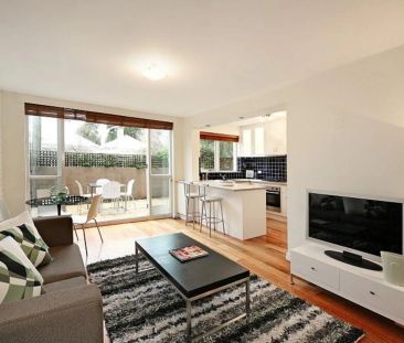 Spacious Unfurnished 1-Bedroom Apartment with Large Courtyard - Photo 5