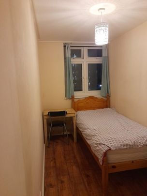 Room in a Shared Flat, Lockwood Square, SE16 - Photo 1