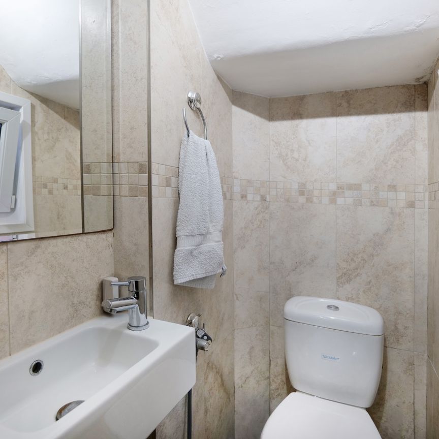 Self-contained studio flat in South Kensington, London SW7 - Photo 1