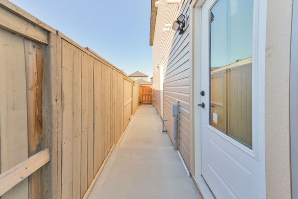 32G - 32 Skyview Point Common, Calgary - Photo 1