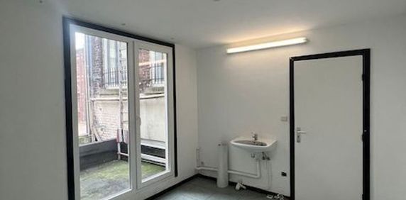 Studio proche de Rive Gauche à 6000 Charleroi - Photo 2